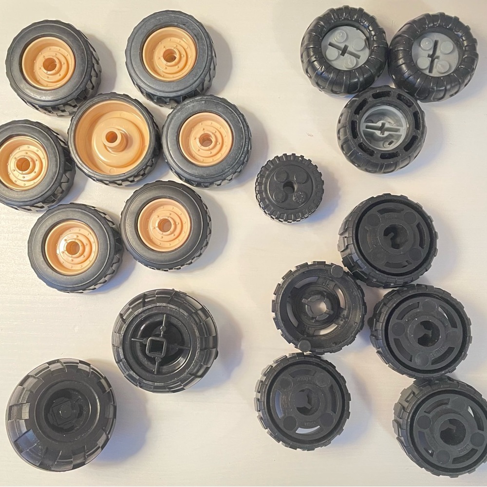 ⭐️FWP Vehicle Wheel and Tire Assortment from Kids’ Construction Sets - 18 pcs